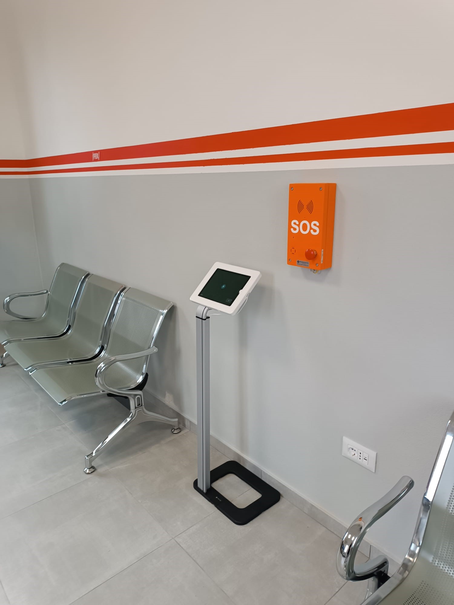 Inaugurazione nella Stazione di Brescello (Rete FER) della prima sala d'attesa con SOS. FILT CGIL E-R: "Condividiamo e sosteniamo questa iniziativa. Il confronto istituzionale deve proseguire per individuare e mettere in campo azioni adeguate e urgenti"